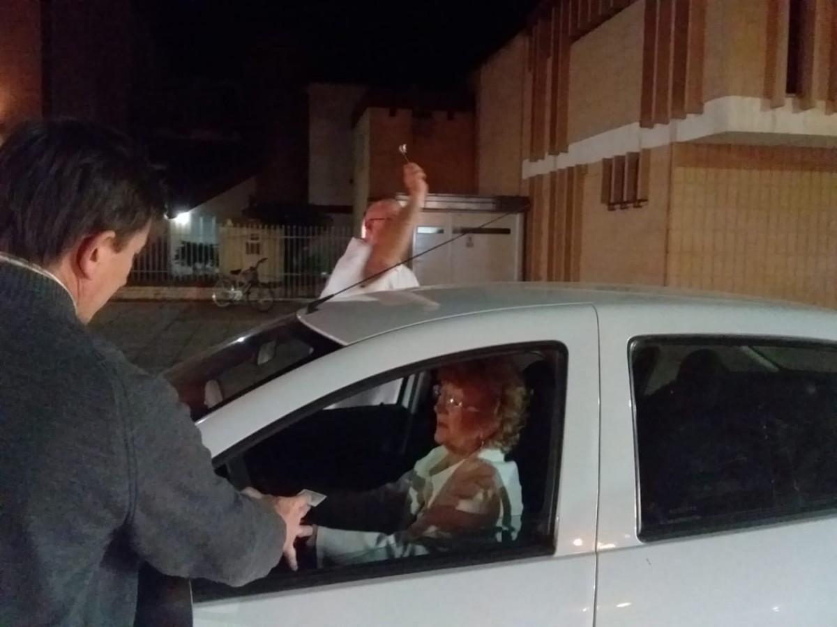 Se realizó la bendición de vehículos en la novena de las fiestas patronales (con face live y galería de fotos)