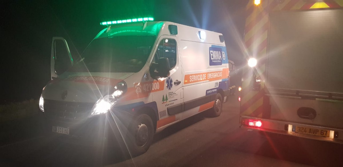 Ruta 13: Revisaba su auto, se le cayó encima y murió