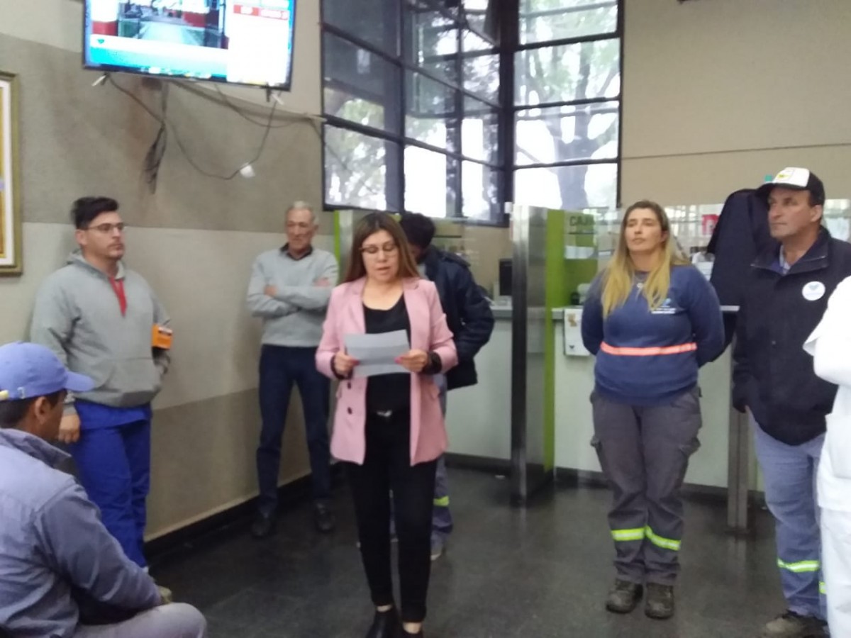 Los empleados municipales postergaron hasta mañana una decisión para realizar una medida de fuerza o no