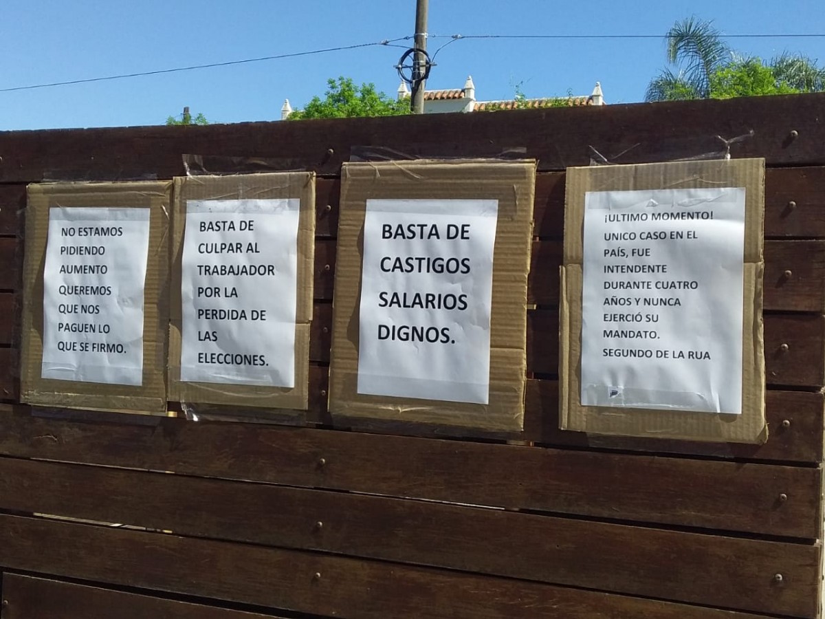 Comenzaron a armar la carpa de los municipales