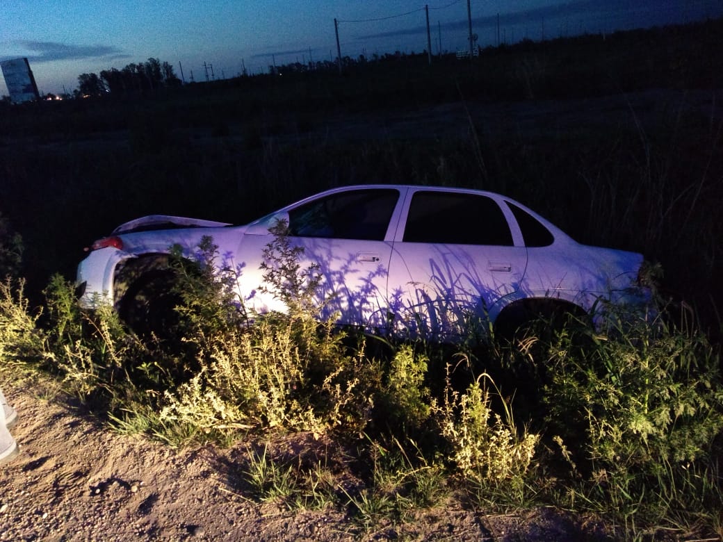 Accidente cerca del cementerio. Sólo chapa