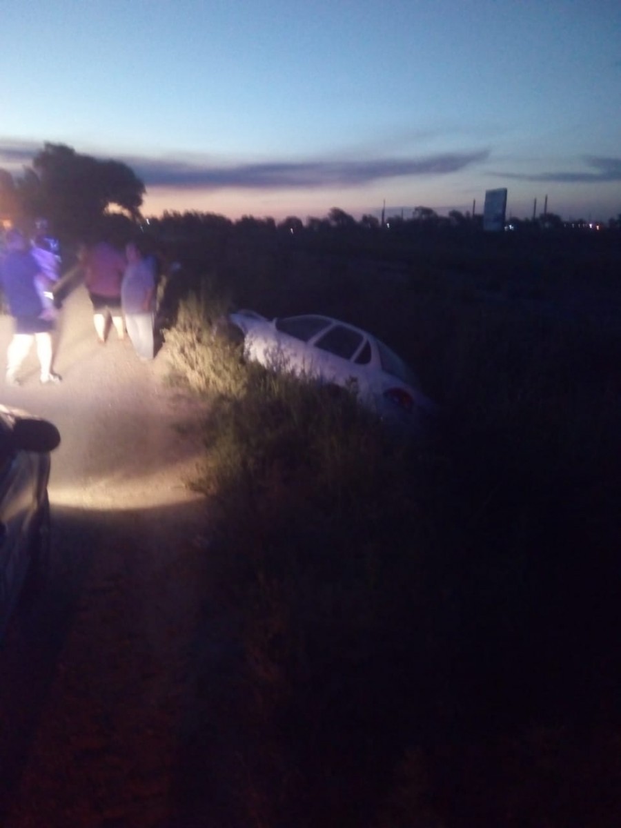 Accidente cerca del cementerio. Sólo chapa