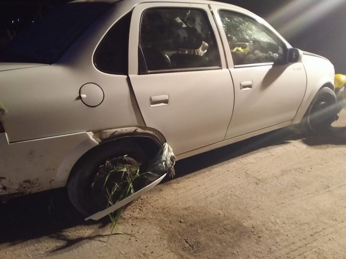 Accidente cerca del cementerio. Sólo chapa