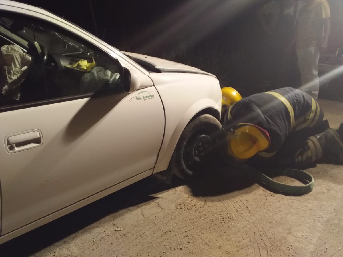 Accidente cerca del cementerio. Sólo chapa