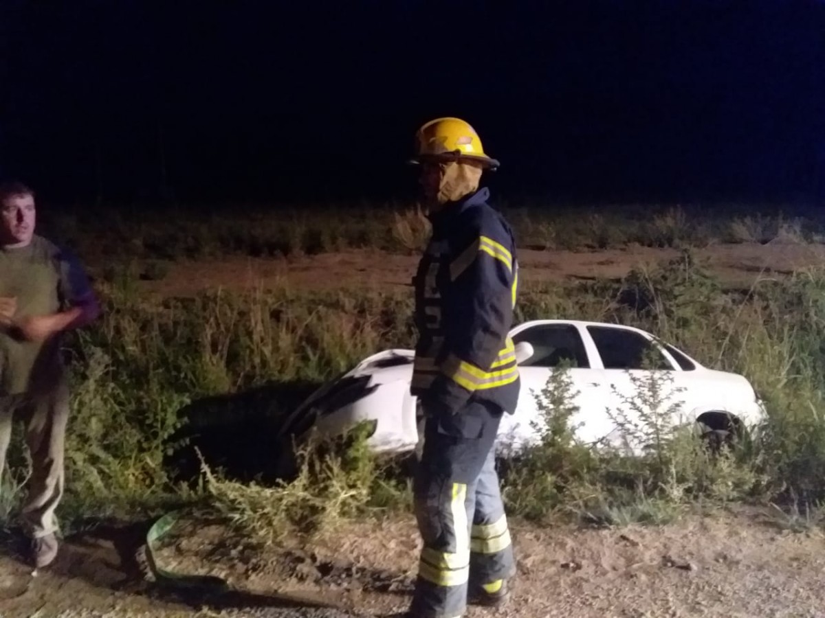 Accidente cerca del cementerio. Sólo chapa