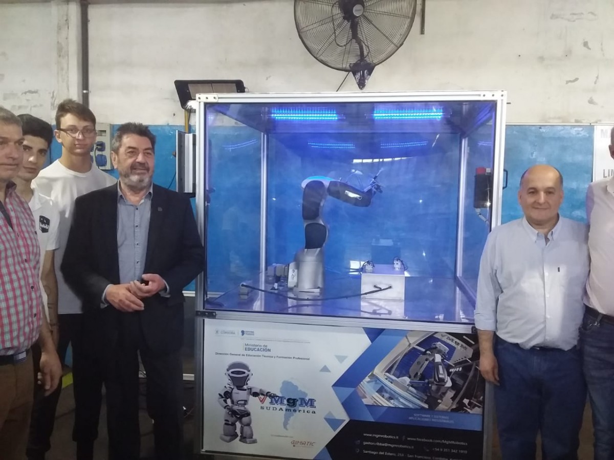 Jornada de Socialización de Productos Tecnológicos en el IPET de Las Varillas