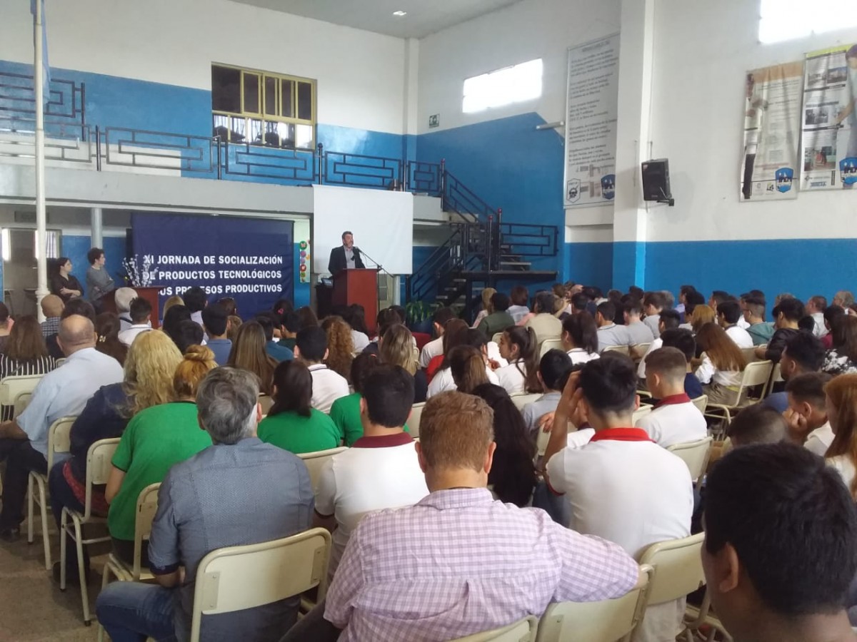 Jornada de Socialización de Productos Tecnológicos en el IPET de Las Varillas