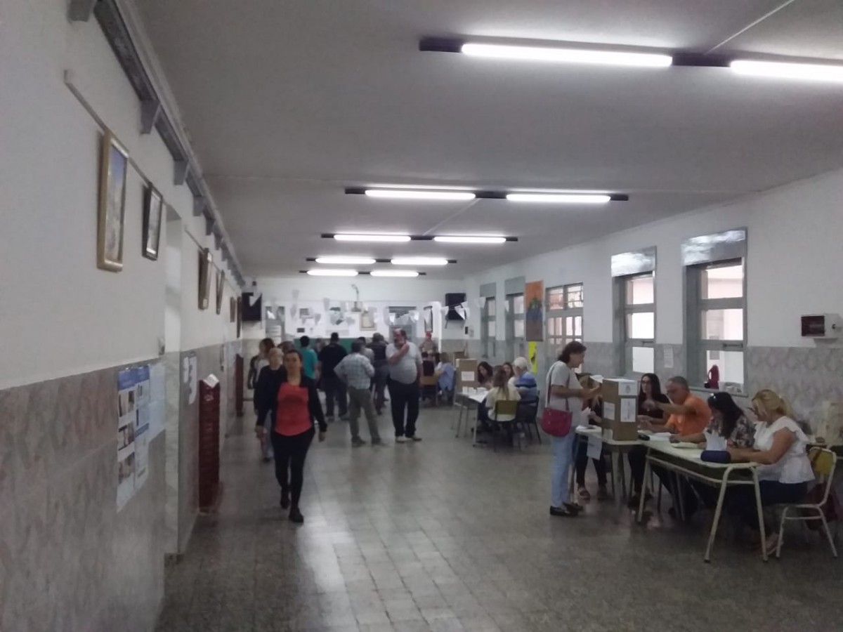Vota Las Varillas con notable afluencia de ciudadanos