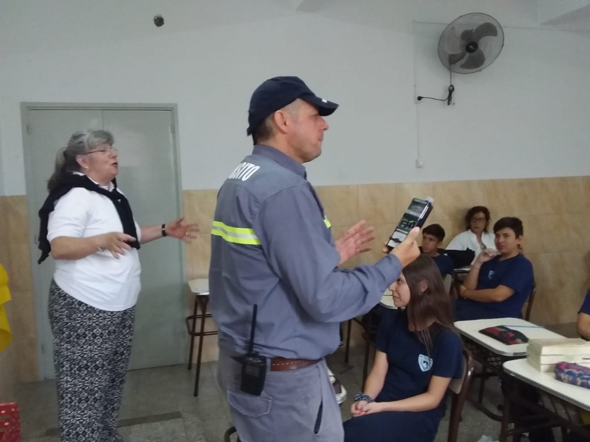Charla sobre los efectos del  alto consumo de bebidas alcohólicas