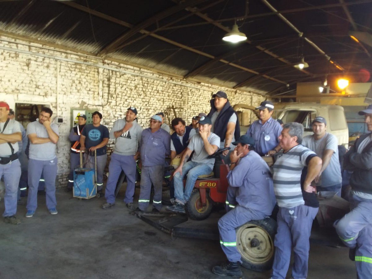 La Asamblea de empleados Municipales aceptó una propuesta del SUOEM en las negociaciones salariales