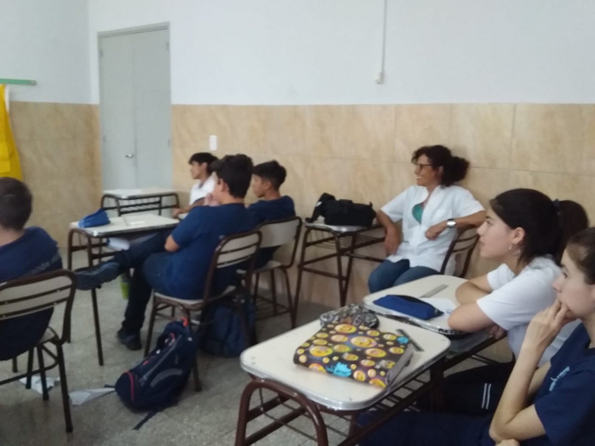 Charla sobre los efectos del  alto consumo de bebidas alcohólicas