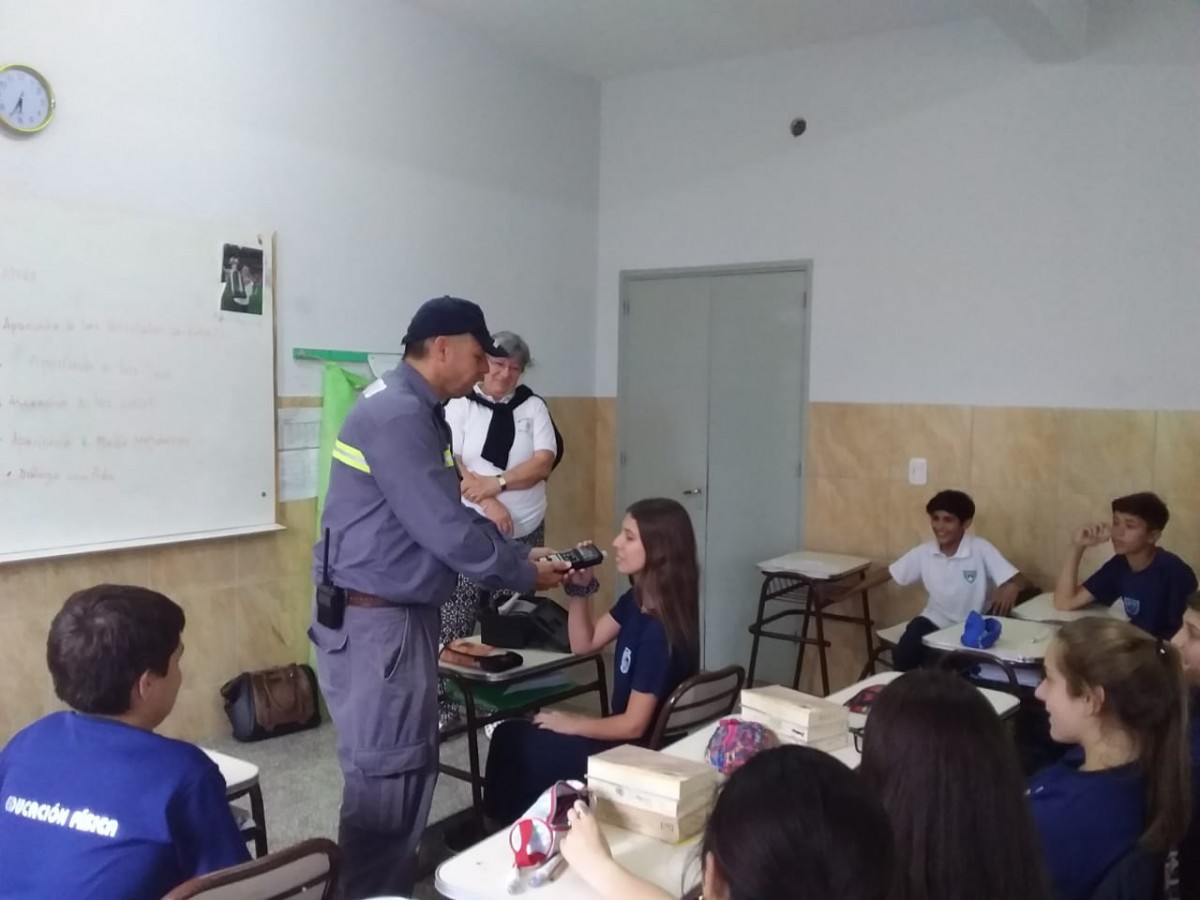Charla sobre los efectos del  alto consumo de bebidas alcohólicas