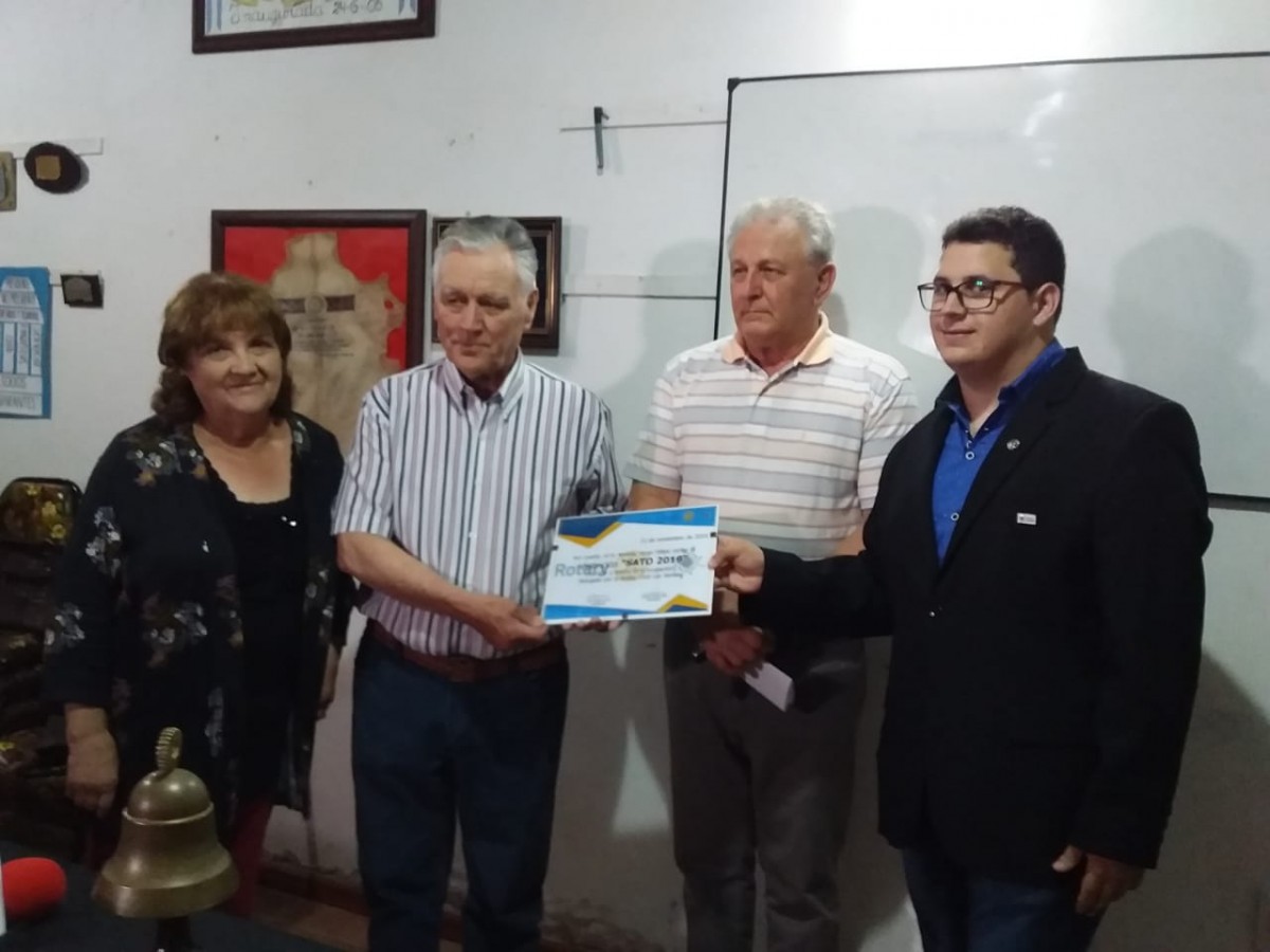 El Rotary  Club realizó un reconocimiento a Hugo Bertola