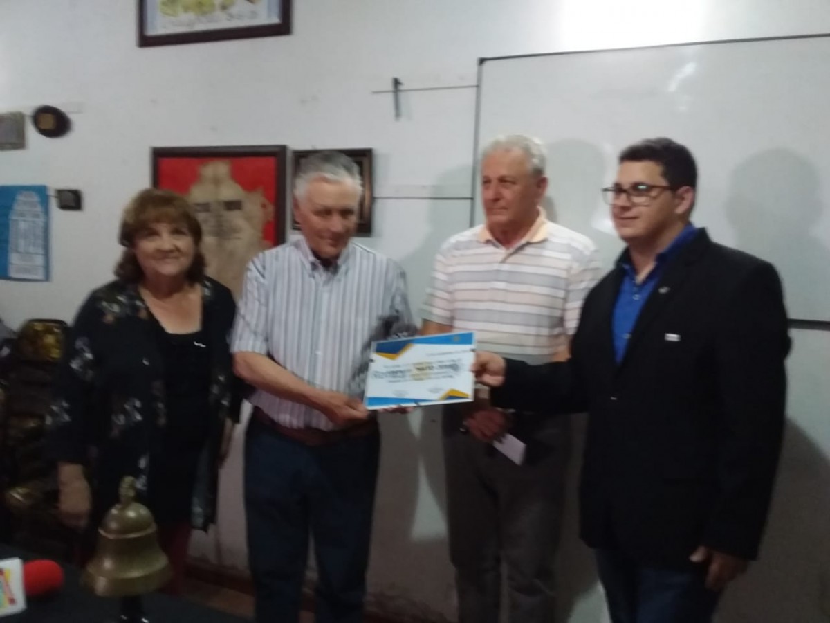 El Rotary  Club realizó un reconocimiento a Hugo Bertola