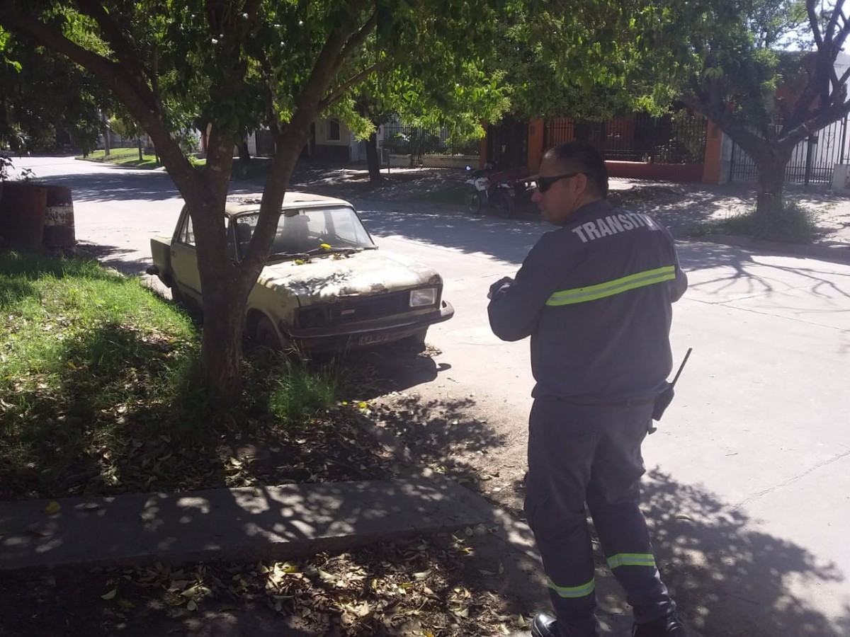 Intensifican controles de vehículos en desuso en la vía pública