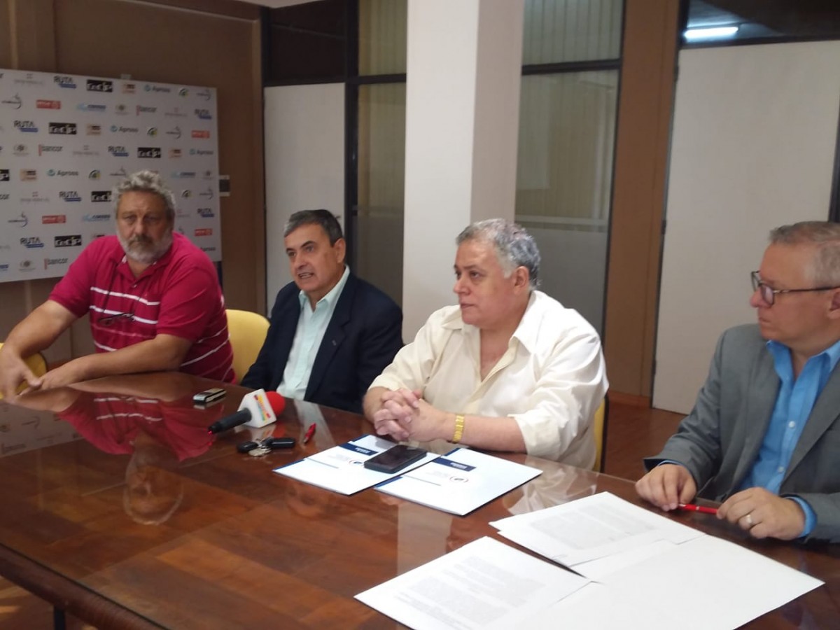 Firma de convenio entre el CeCIP y  la Universidad Nacional de Villa María