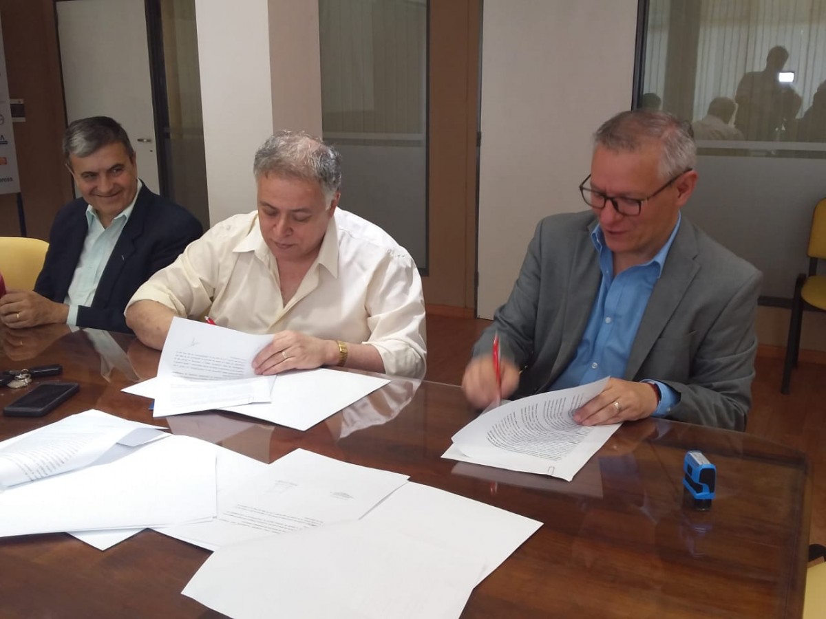 Firma de convenio entre el CeCIP y  la Universidad Nacional de Villa María