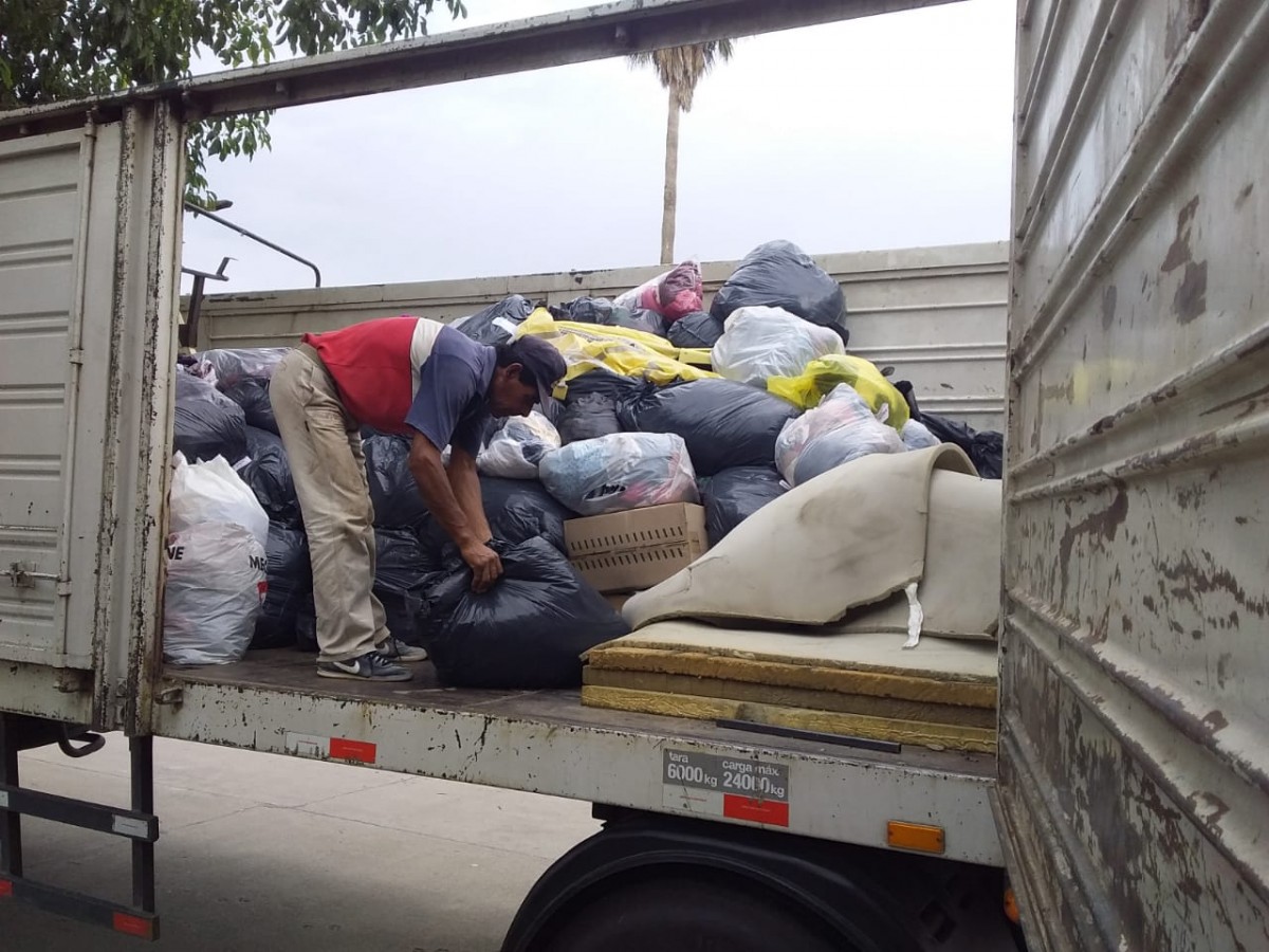 Partió un camión con ayuda solidaria hacia Santiago del Estero