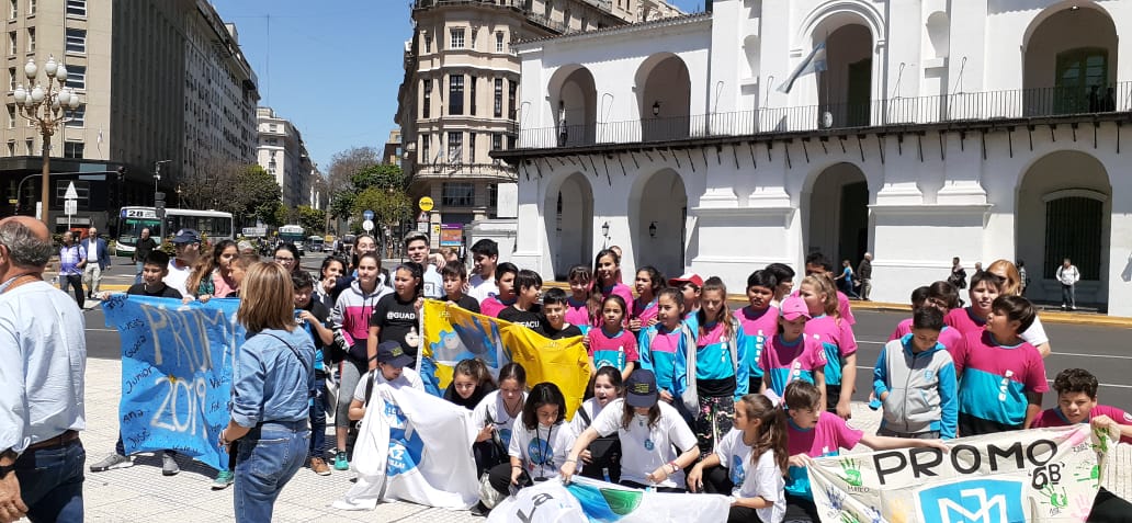 Integrantes de la escuela José María Paz viajaron a la Casa del Garrahan