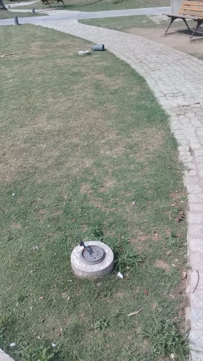 Plaza Independencia: tierra arrasada por  vándalos