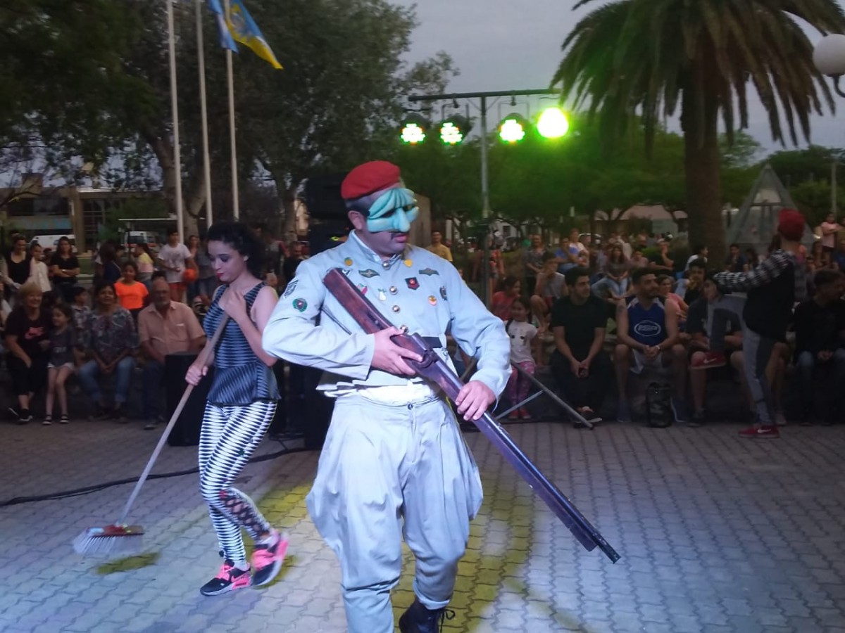 Un domingo concurrido en La Casa de La Cultura con diversos espectáculos