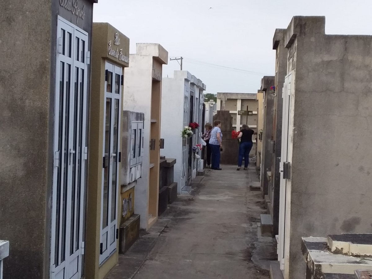 En el día de Los Santos los varillenses concurrieron al cementerio local