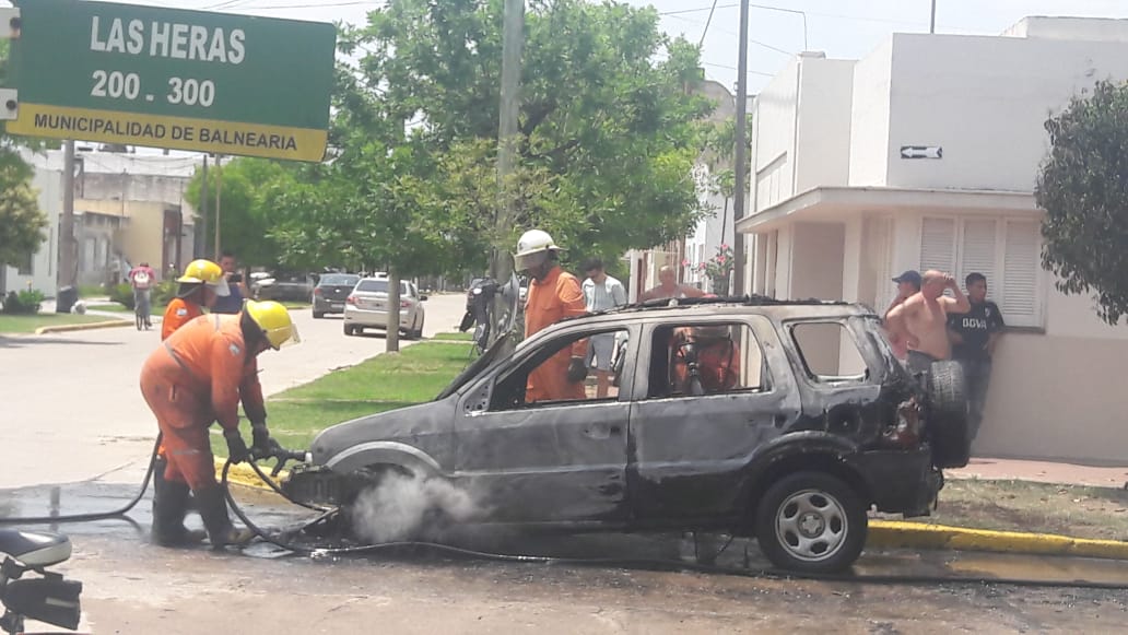 Se incendió la camioneta que conducía el Padre Raúl Martini
