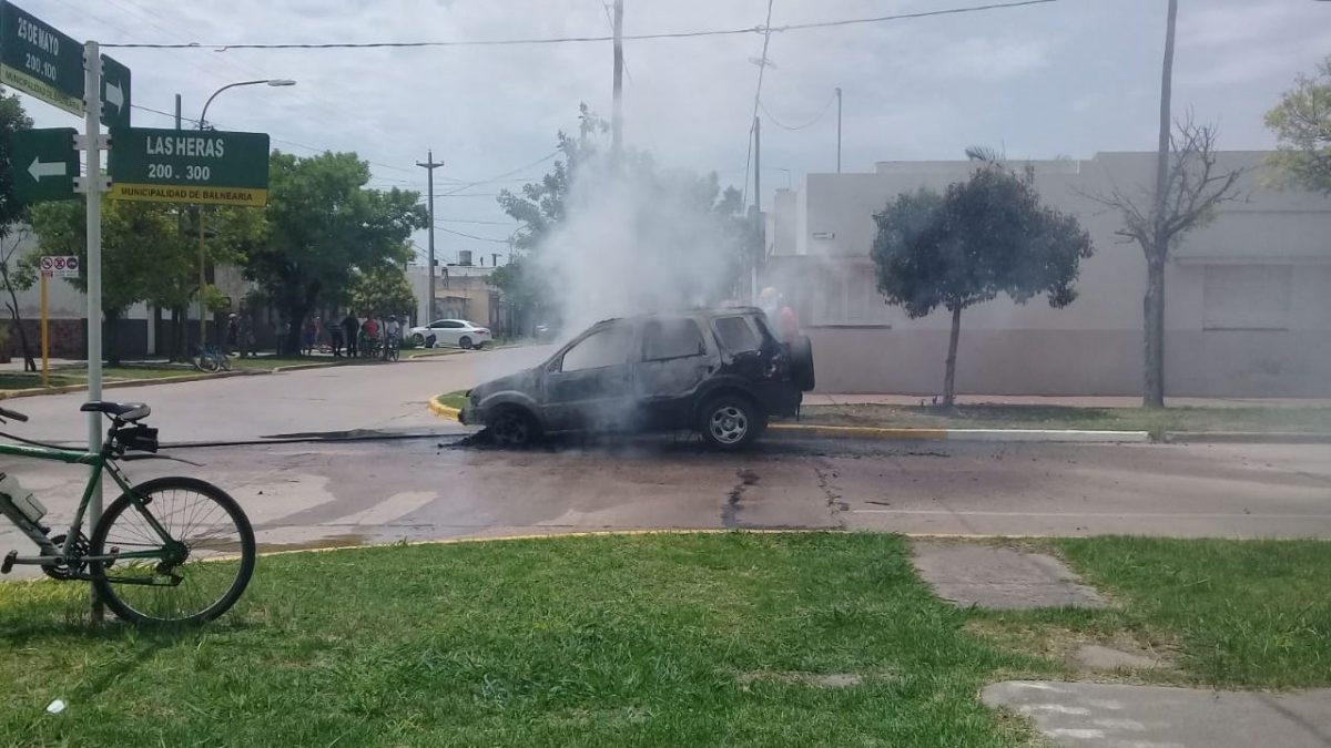Se incendió la camioneta que conducía el Padre Raúl Martini