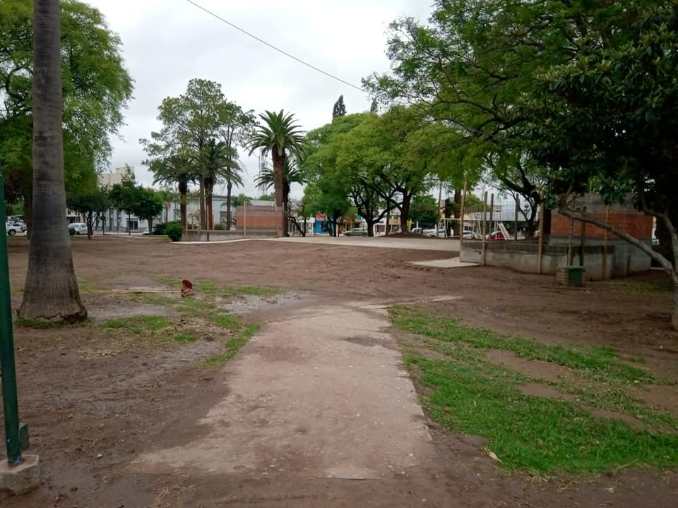 Hasta que se rediseñe, abrieron al público lo que queda de la Plaza San Martín