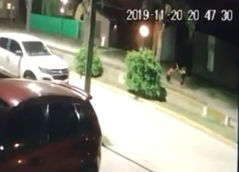 Asaltaron a una mujer en la Av. Centenario