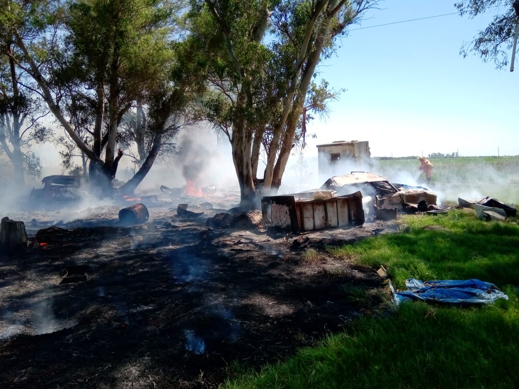 Incendio de chatarras y pastizales en cercanías del  loteo Pagani
