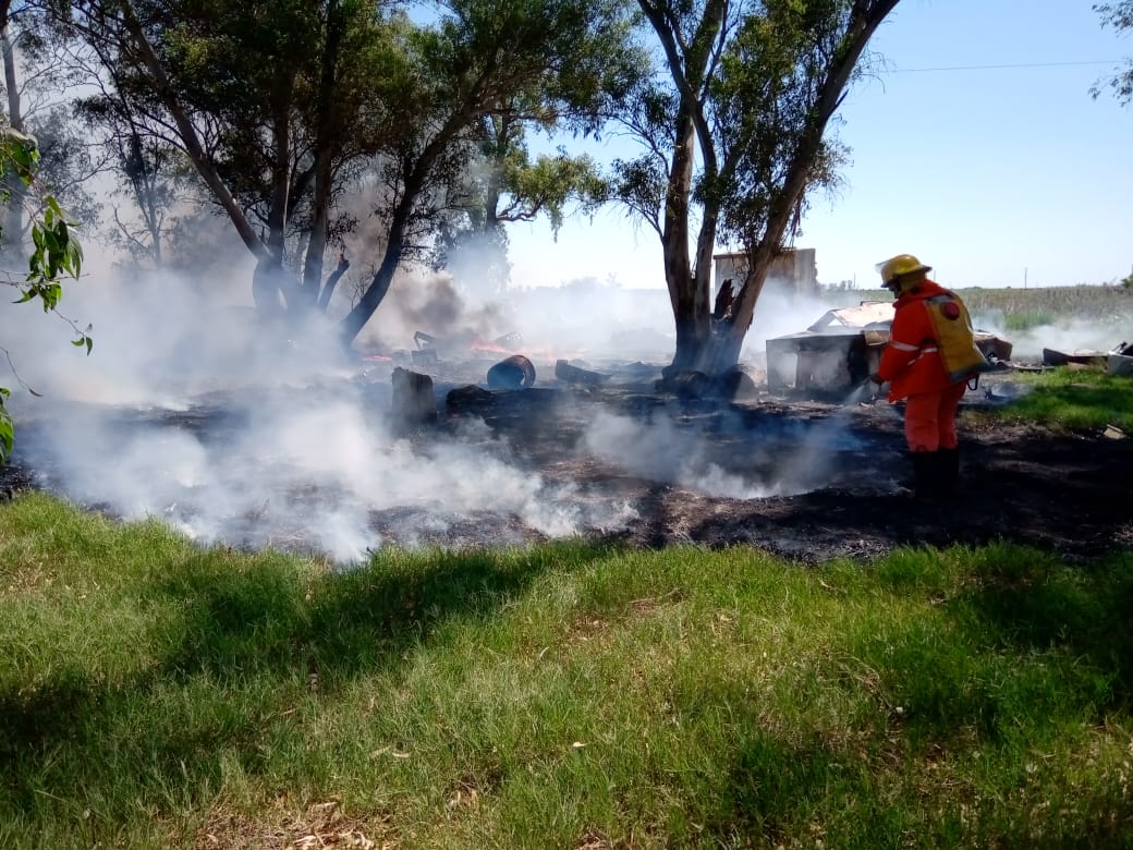 Incendio de chatarras y pastizales en cercanías del  loteo Pagani