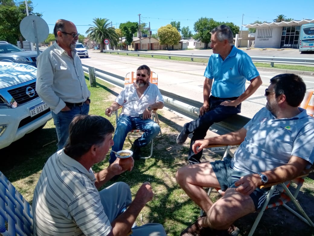 Productores agropecuarios se manifestaron contra el Gobierno Nacional en la rotonda de Las Varillas