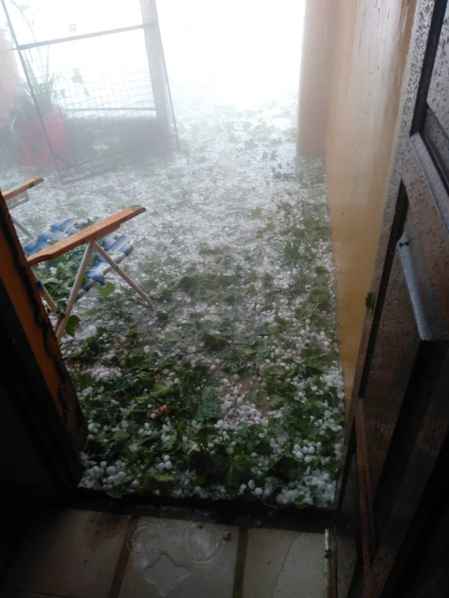 Intensa caída de granizo en Sacanta