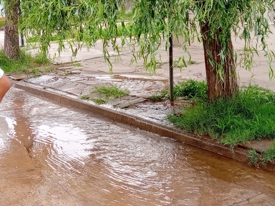 La rotura de una cañería dejó sin agua a un sector de la ciudad