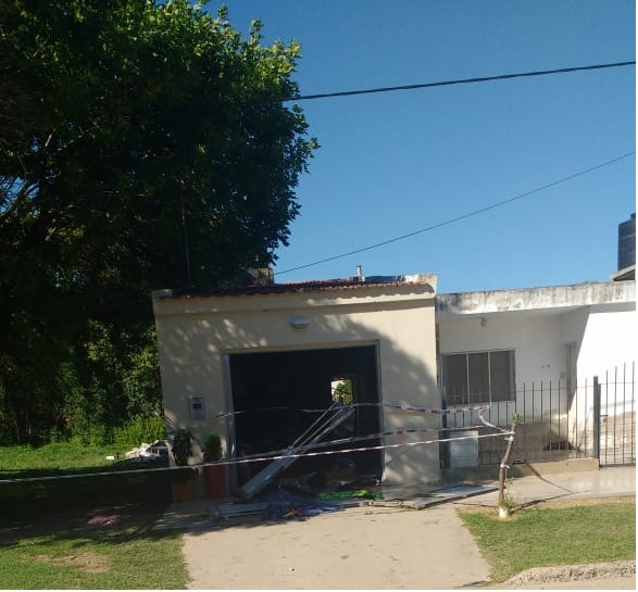 Un muerto por una explosión  en una casa de Carrilobo