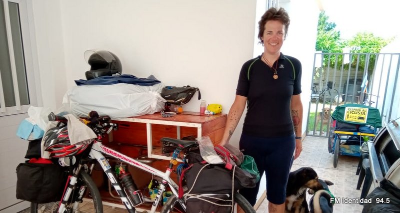 Ciclo-turista pasó por Las Varillas: ” Hasta que me den las gambas”