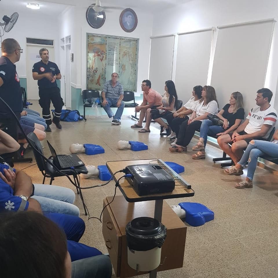 Bomberos siguen  capacitando en RCP a distintas instituciones