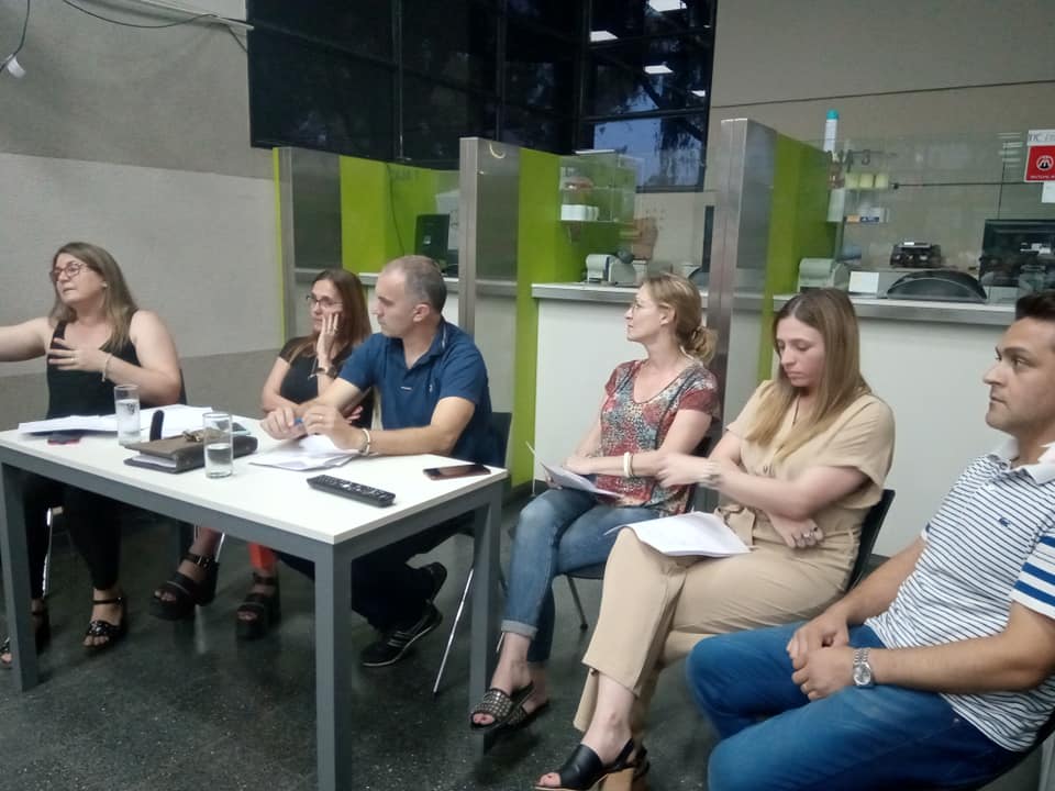 Multitudinaria y tensa reunión de adherentes al Plan Primer Hogar 1