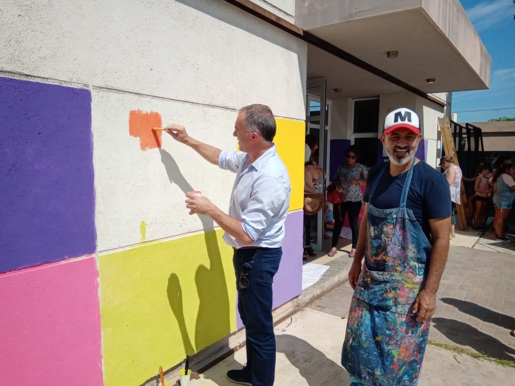El SUM de Bº El Bosque es un mural multicolor
