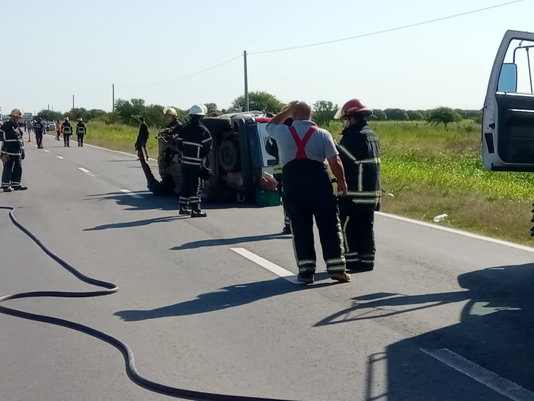 Cuádruple choque en la ruta 158. Milagrosamente terminó solo con personas heridas
