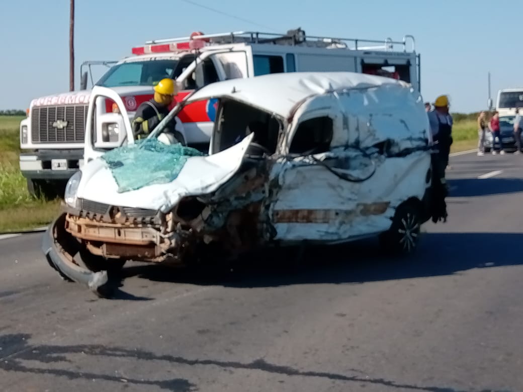 Cuádruple choque en la ruta 158. Milagrosamente terminó solo con personas heridas