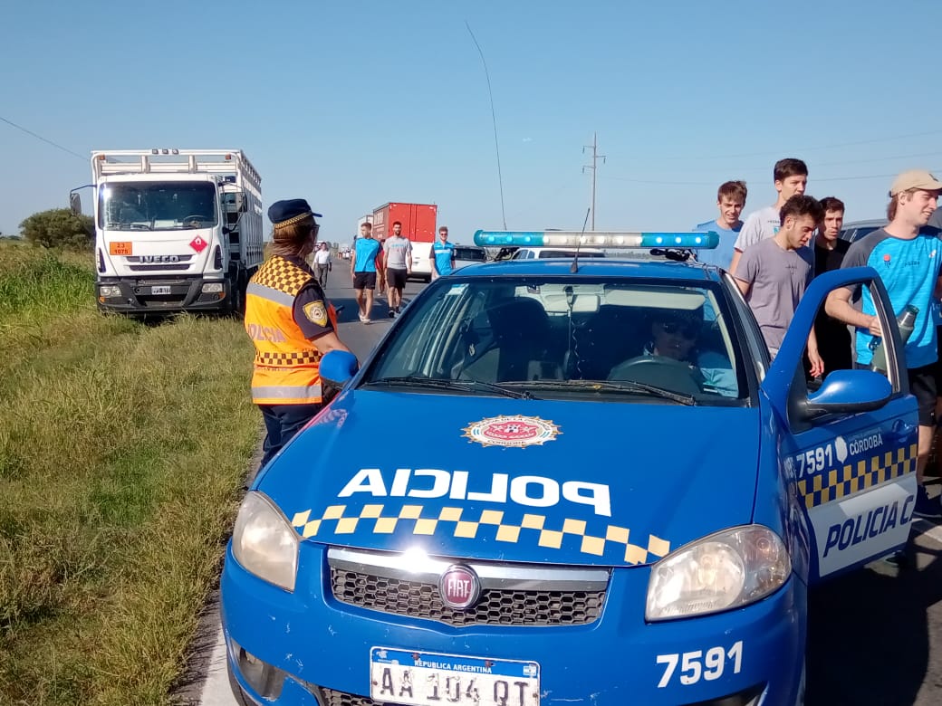 Cuádruple choque en la ruta 158. Milagrosamente terminó solo con personas heridas