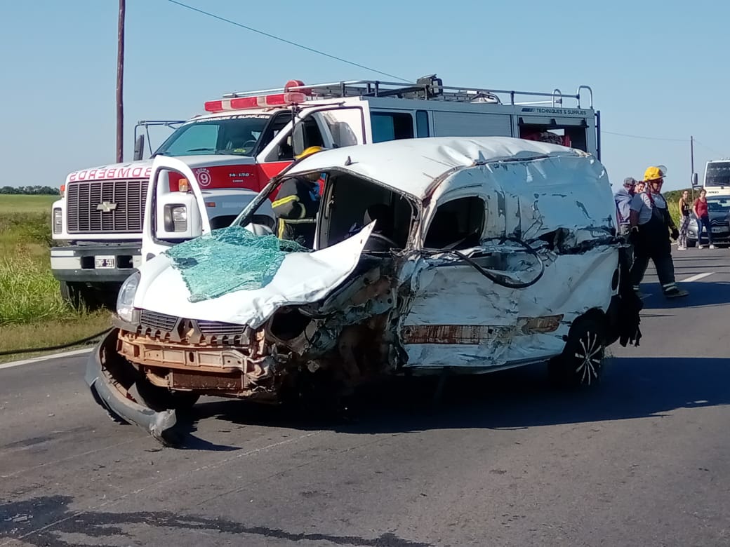 Cuádruple choque en la ruta 158. Milagrosamente terminó solo con personas heridas