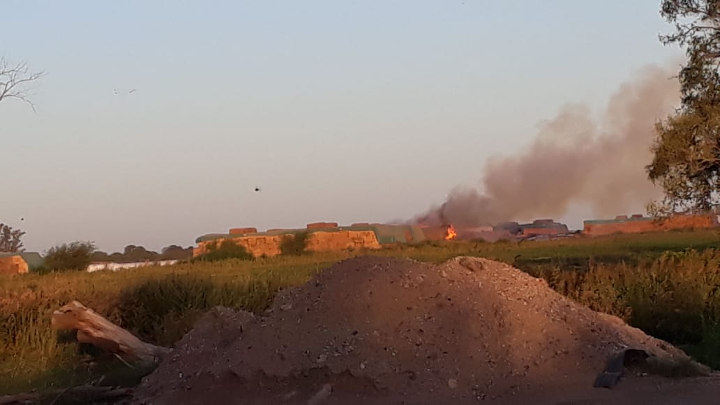 Tras 11 horas de arduo trabajo controlaron  gigantesco incendio de megafardos