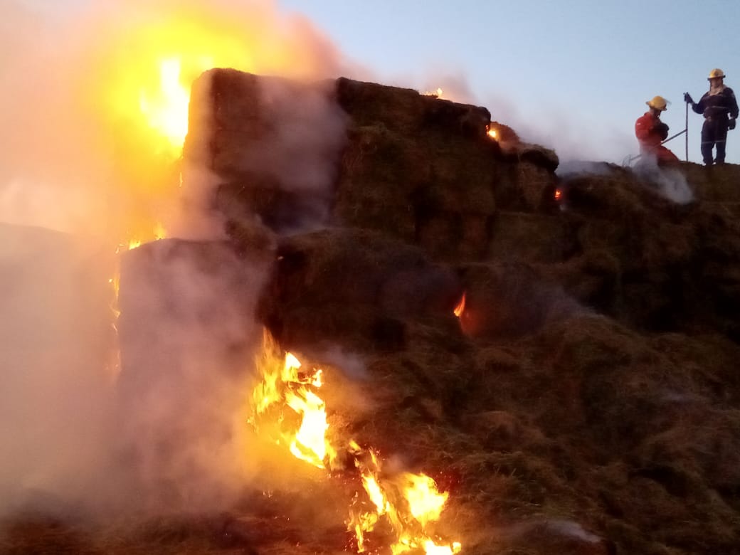 Tras 11 horas de arduo trabajo controlaron  gigantesco incendio de megafardos