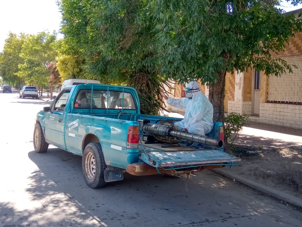 Realizan tareas de fumigación domiciliaria en Yrigoyen al 100 por un posible caso de dengue