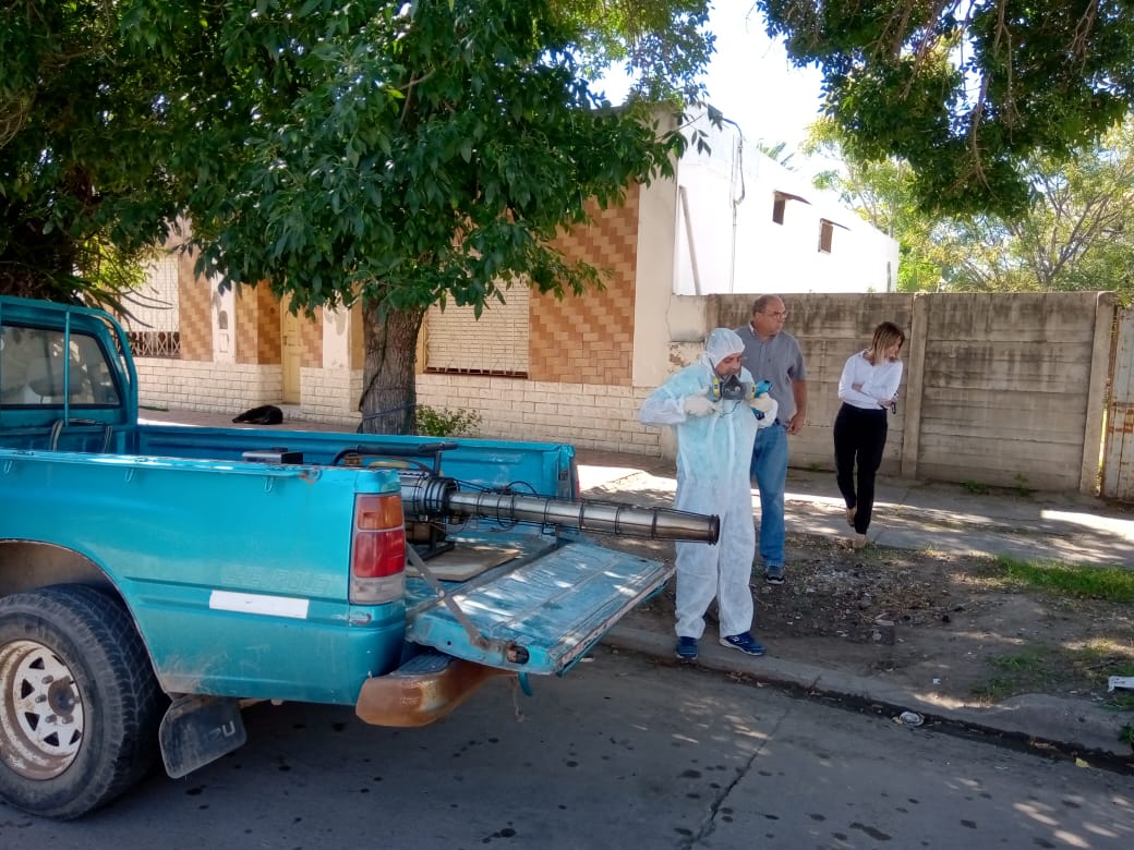 Realizan tareas de fumigación domiciliaria en Yrigoyen al 100 por un posible caso de dengue