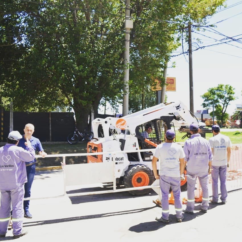 Comenzaron a reparar los accesos a la ciudad de Las Varillas