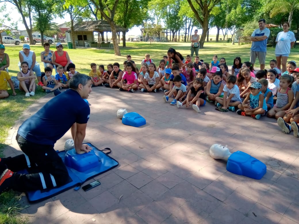 Instrucciones sobre RCP en la Escuela Municipal de Verano